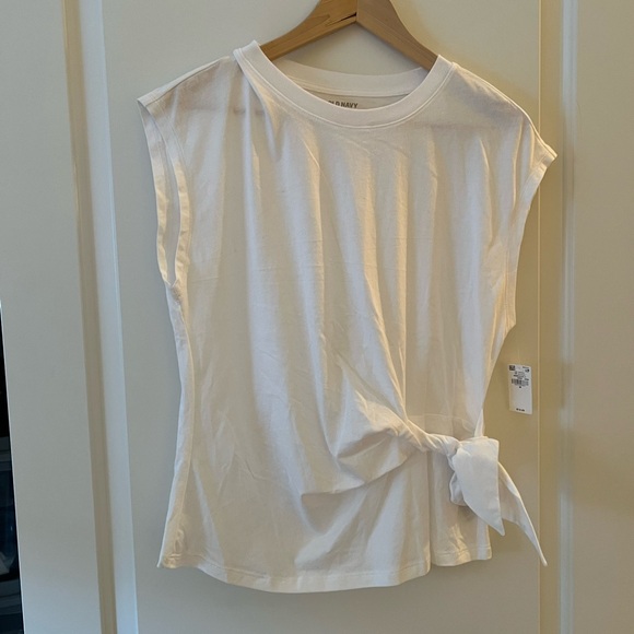Old Navy White Tie-Front sleeveless Sleeve Top - Picture 2 of 5